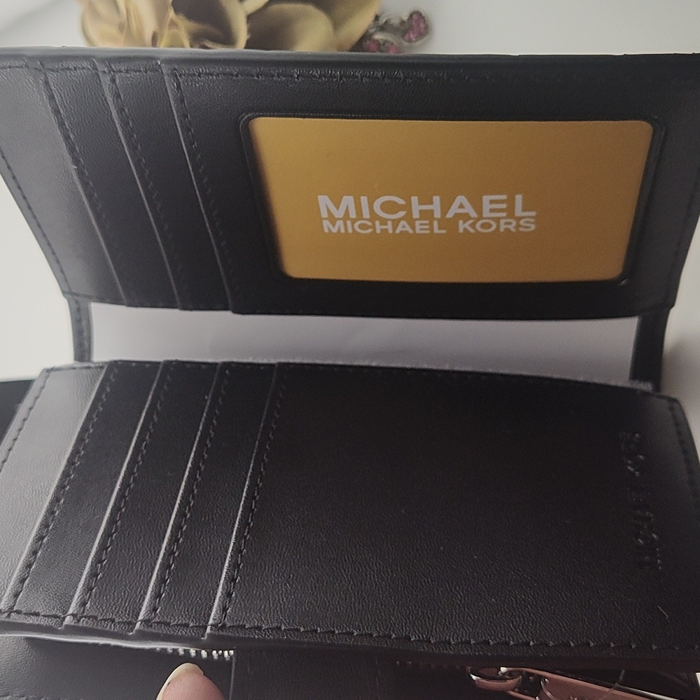 NWT Michael Kors Black and White Floral Wallet - Picture 4 of 7